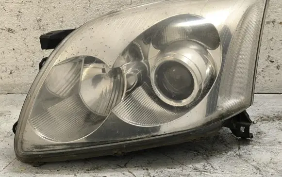 Toyota Avensis T250 Headlight/headlamp
