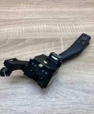 Volkswagen Touran I Indicator stalk 1K0953513F 01103511