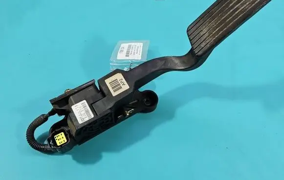 Hyundai Tucson JM Accelerator throttle pedal 327262E300 IMPRK1551274