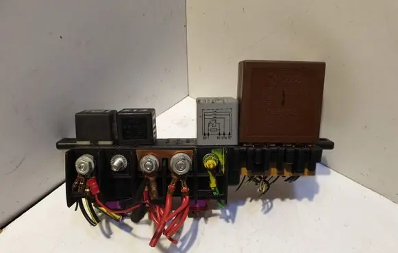 Audi A6 S6 C5 4B Fuse module 8L0941822A 4B0955531C