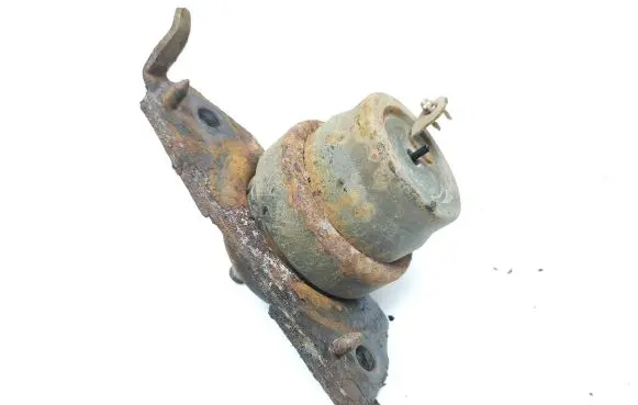 Toyota Land Cruiser (J200) Engine mount bracket