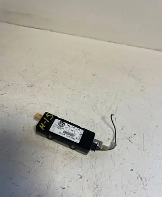 Volkswagen Golf V Aerial antenna amplifier 1K9035577 33008 0003969