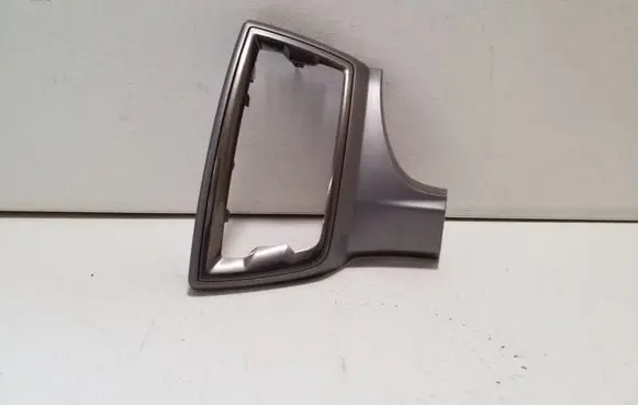 Dashboard glove box trim