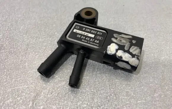 Chrysler 300 - 300C Exhaust gas pressure sensor 56044587AA 0281002811
