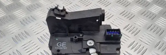 Opel Meriva A Front door lock 13154791