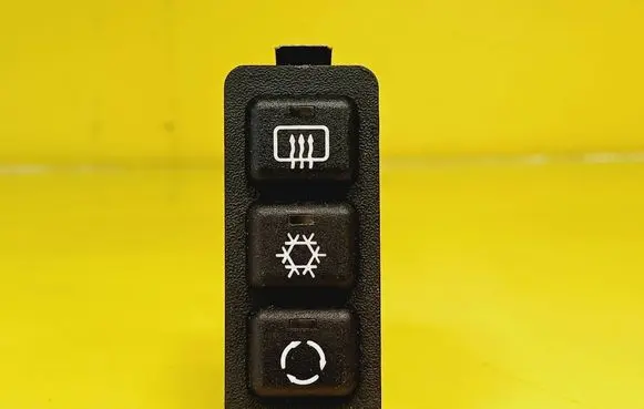 BMW 3 E36 Air conditioning (A/C) switch 8371020 61.31-8371020