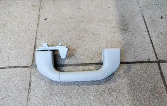 Mercedes-Benz C W204 Rear interior roof grab handle A2048100151