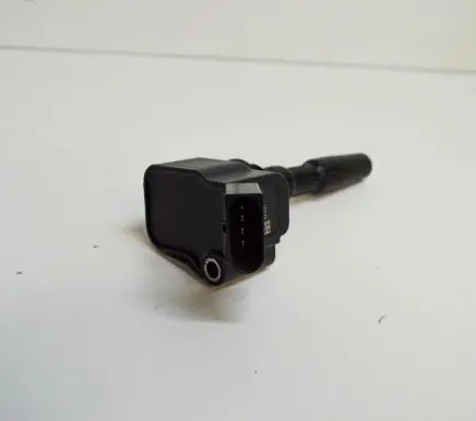 Volkswagen Jetta VII High voltage ignition coil 04E905110M