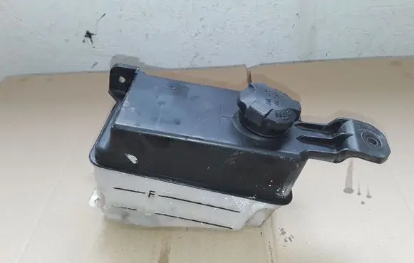 Hyundai Santa Fe Coolant expansion tank/reservoir 254302B100