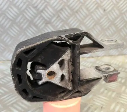 Ford Kuga II Engine mounting bracket AV616P082AC