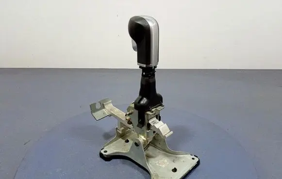 Opel Astra H Gear shift rod 13121109