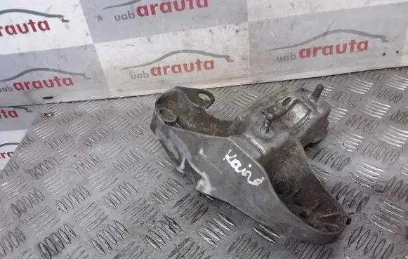 Volkswagen PASSAT B5 Engine mounting bracket 4B0199351B