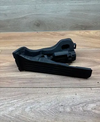 Volkswagen Golf V Accelerator throttle pedal 1062705 6PV00860000 1K1721503L