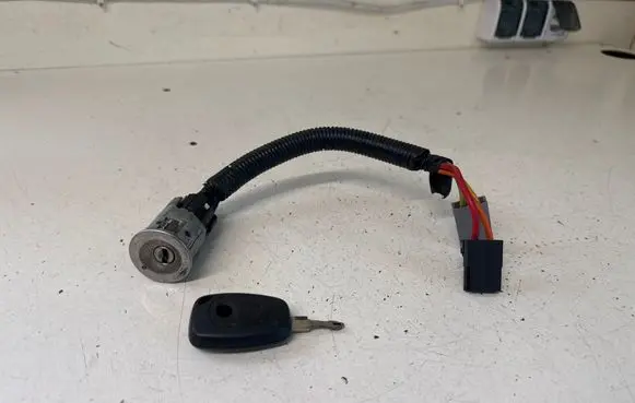Opel Vivaro Ignition lock
