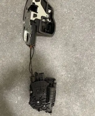 BMW 7 F01 F02 F03 F04 Rear door soft close latching motor 7185687