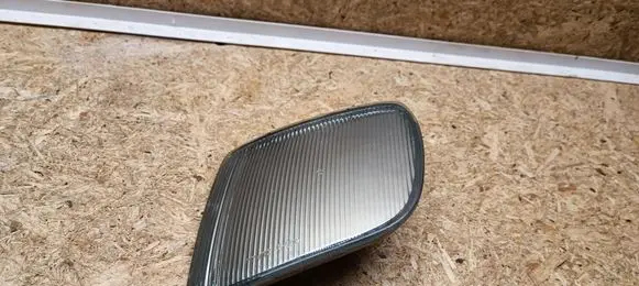 Volkswagen PASSAT B4 Front reflector 185102B