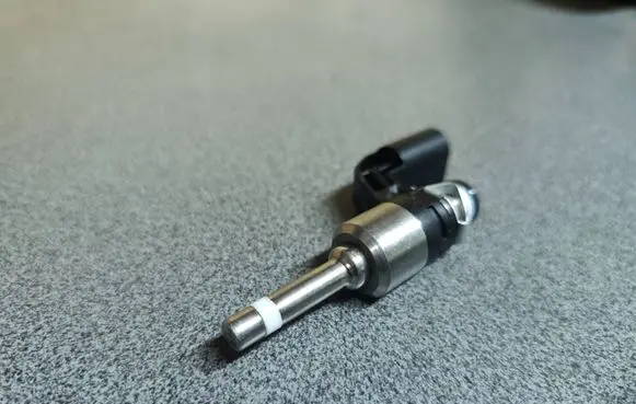 Audi A1 Fuel injector 03C906036M