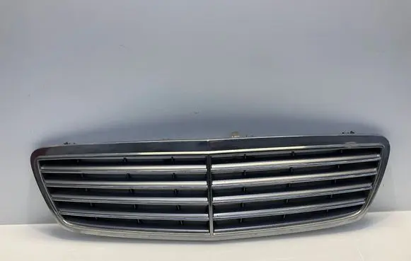 Mercedes-Benz C W203 Front grill A2038800183 2038800183