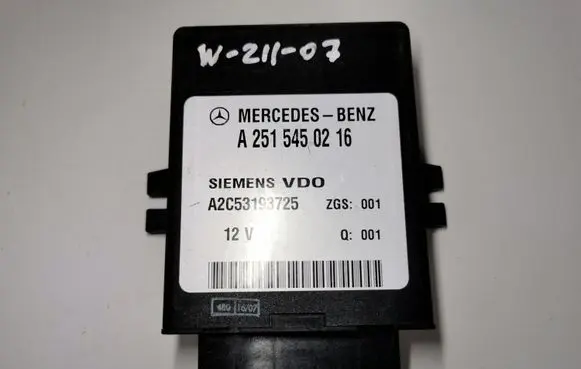 Mercedes-Benz E W211 Air suspension control unit module (rear) A2515450216 A2C53193725