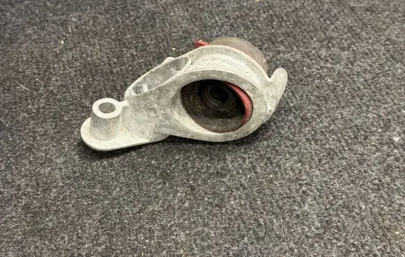 Jeep Grand Cherokee WL Muffler mount bracket/holder 68463130AC
