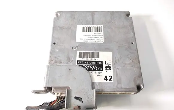 Toyota Avensis T220 Engine control unit/module 89661-05420