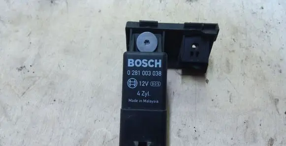 Volkswagen Touran I Other relay 0281003038 038907281D