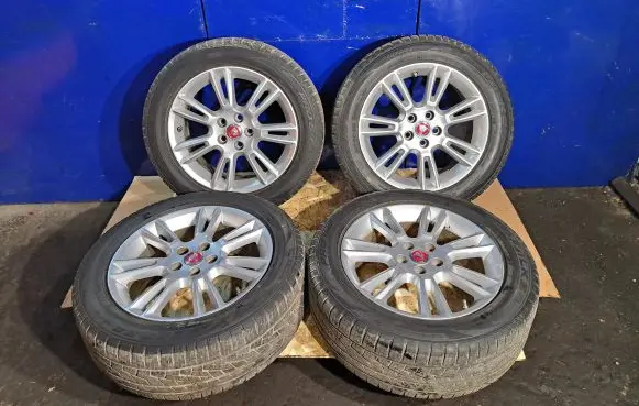 Jaguar XE R12 alloy rim GX7M1007KB