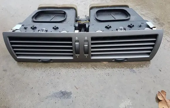 BMW 7 E65 E66 Dash center air vent grill