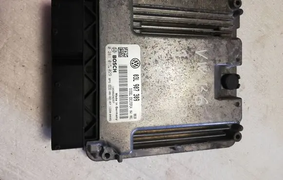 Volkswagen PASSAT B6 Engine control unit/module 03L907309 0281015029 1039S24297