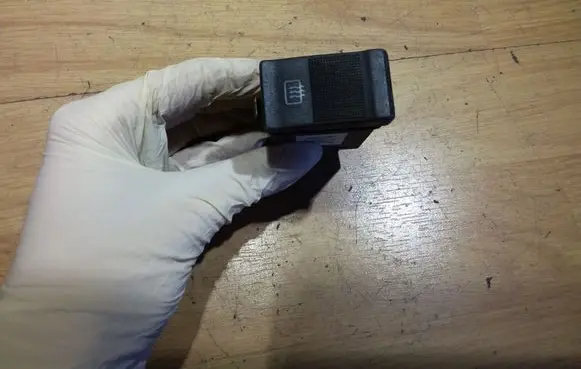 Audi 80 90 S2 B4 Windscreen/window heater switch 893941503
