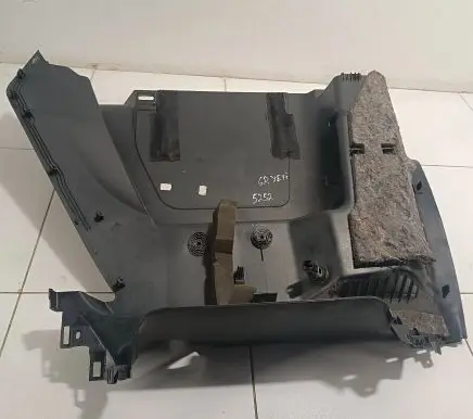 Skoda Yeti (5L) Trunk/boot side trim panel 5L6867428M 5L6867428N