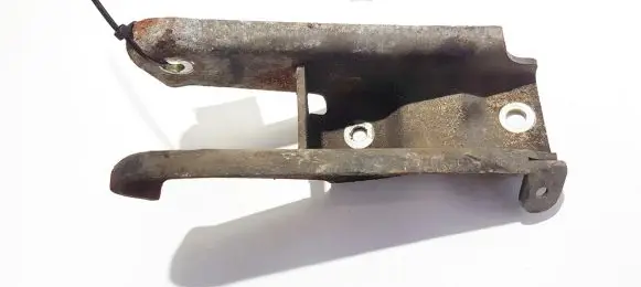 Volvo S40, V40 Engine mounting bracket