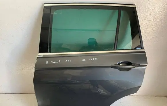 Volkswagen Tiguan Rear door 
