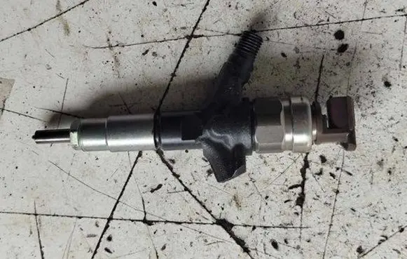 Subaru Forester SH Fuel injector 16613AA020 9K09782