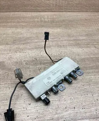 BMW 5 E39 Antenna control unit 8378090
