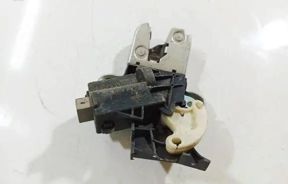 Audi A6 S6 C6 4F Tailgate/trunk/boot lock/catch/latch 4F5827505 4F5827505D