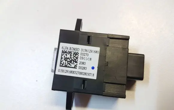 Alfa Romeo Giulia USB socket connector 01561291680 00280 03270