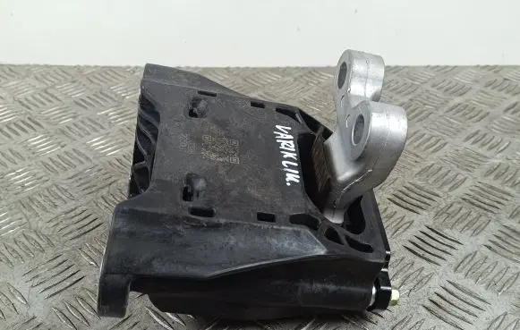 Honda HR-V Engine mount bracket
