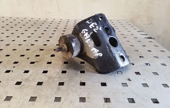 Lexus CT 200H Gearbox mounting bracket