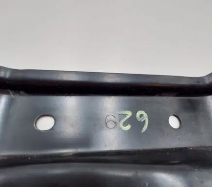 Nissan Leaf II (ZE1) Hybrid/electric vehicle battery bracket 