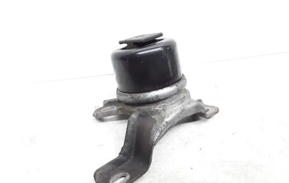 Volvo V70 Engine mount bracket 30671245 6G926F012DD