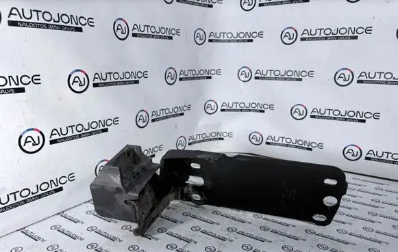 BMW 3 E90 E91 Radiator mount bracket 7117811 23781010
