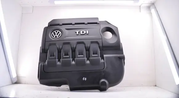 Volkswagen Golf VII Engine cover (trim) 04L103925K