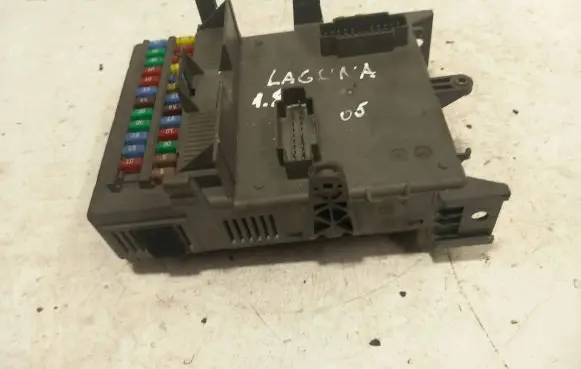 Renault Laguna II Fuse module 8200004201E 518831011 150404
