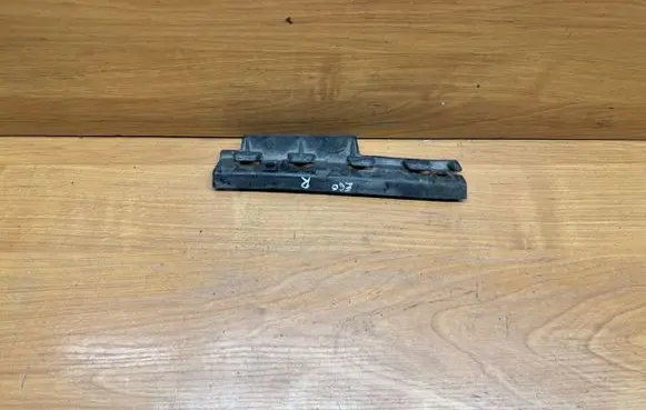 BMW 5 E60 E61 Front bumper mounting bracket 7066228