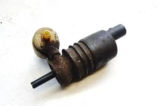 Audi A4 S4 B5 8D Windscreen/windshield washer pump 1j0973722
