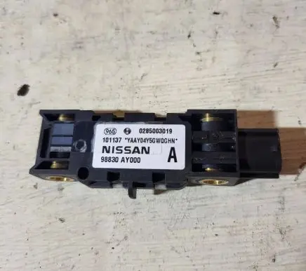 Nissan Primera Airbag deployment crash/impact sensor 98830AY000 101137 0285003019