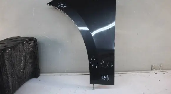 Porsche Macan (95B) Fender mounting bracket