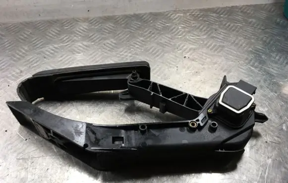 Mercedes-Benz S W221 Accelerator throttle pedal A2203000104 A2113010001 SP5183