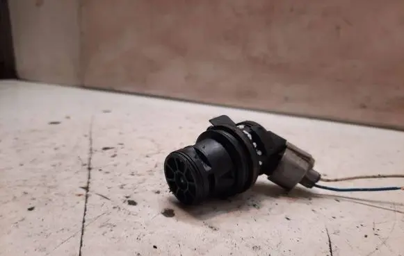Toyota RAV 4 (XA30) Windscreen/windshield washer pump 0602104840